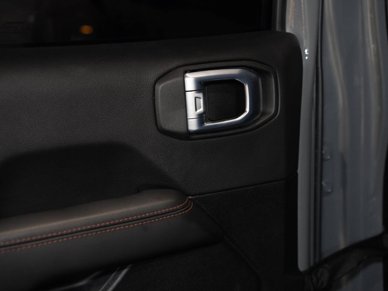 STING GRAY CLEAR COAT, 2021 JEEP WRANGLER UNLIMITED Image 30