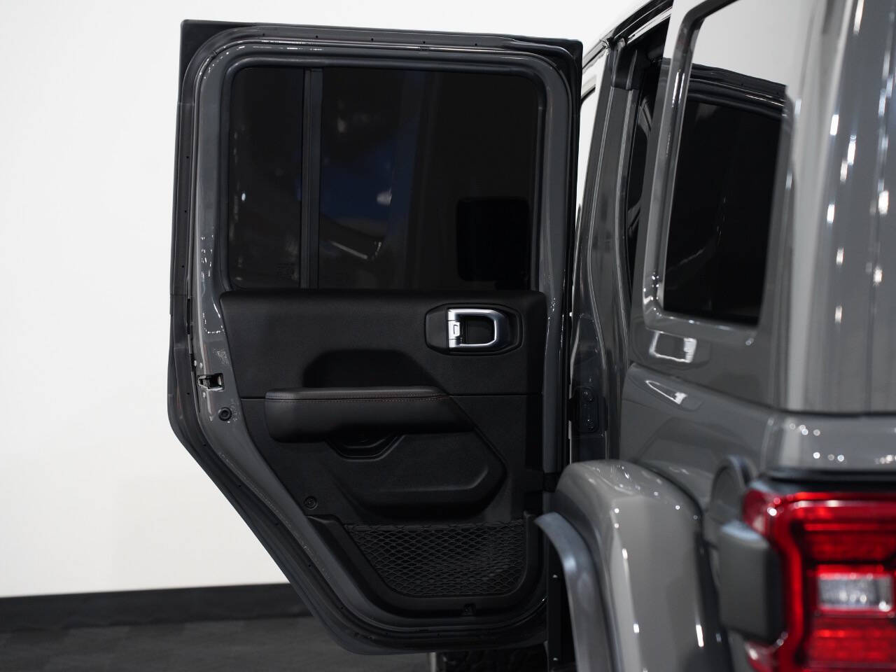 STING GRAY CLEAR COAT, 2021 JEEP WRANGLER UNLIMITED Image 29