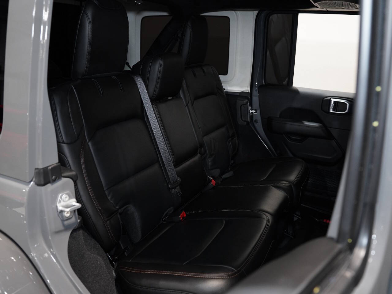 STING GRAY CLEAR COAT, 2021 JEEP WRANGLER UNLIMITED Image 40