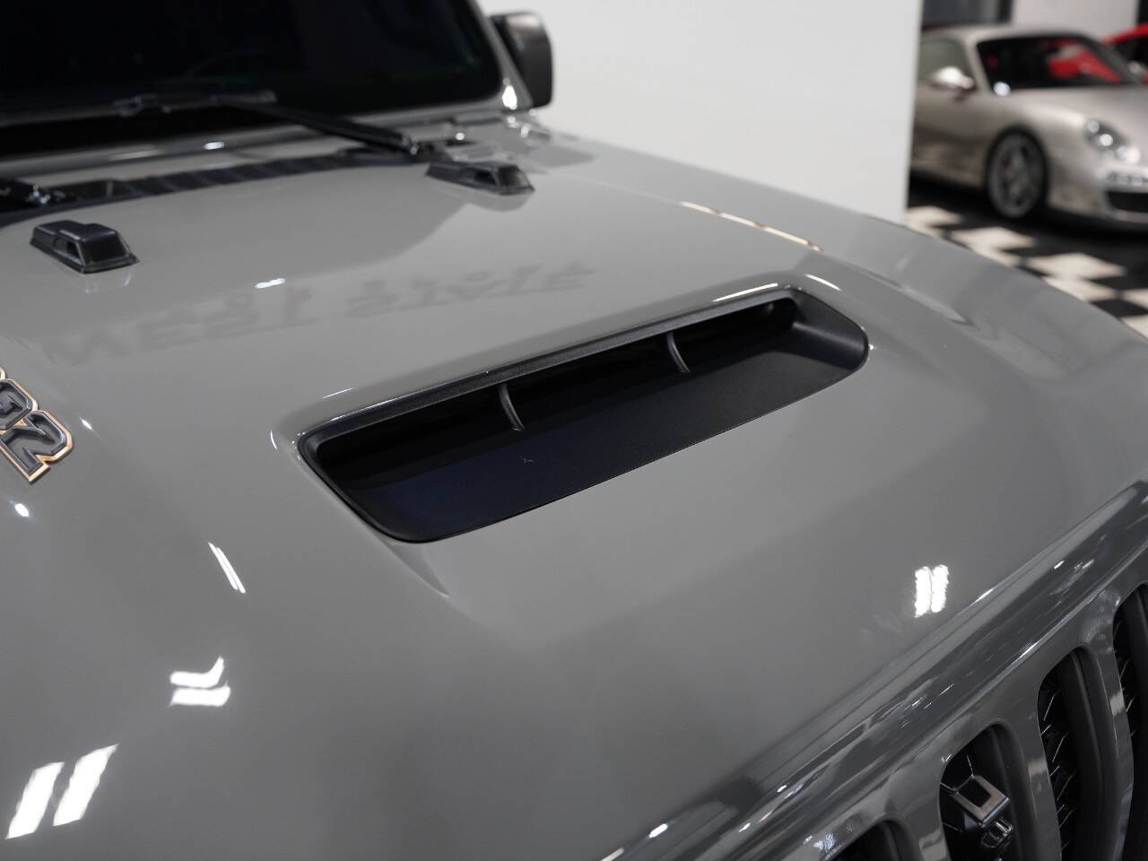 STING GRAY CLEAR COAT, 2021 JEEP WRANGLER UNLIMITED Image 16