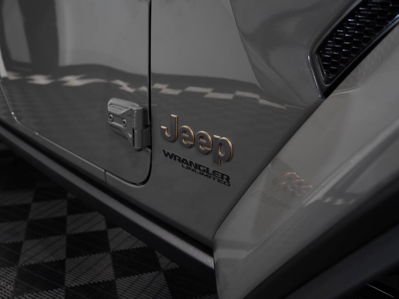 STING GRAY CLEAR COAT, 2021 JEEP WRANGLER UNLIMITED Image 17