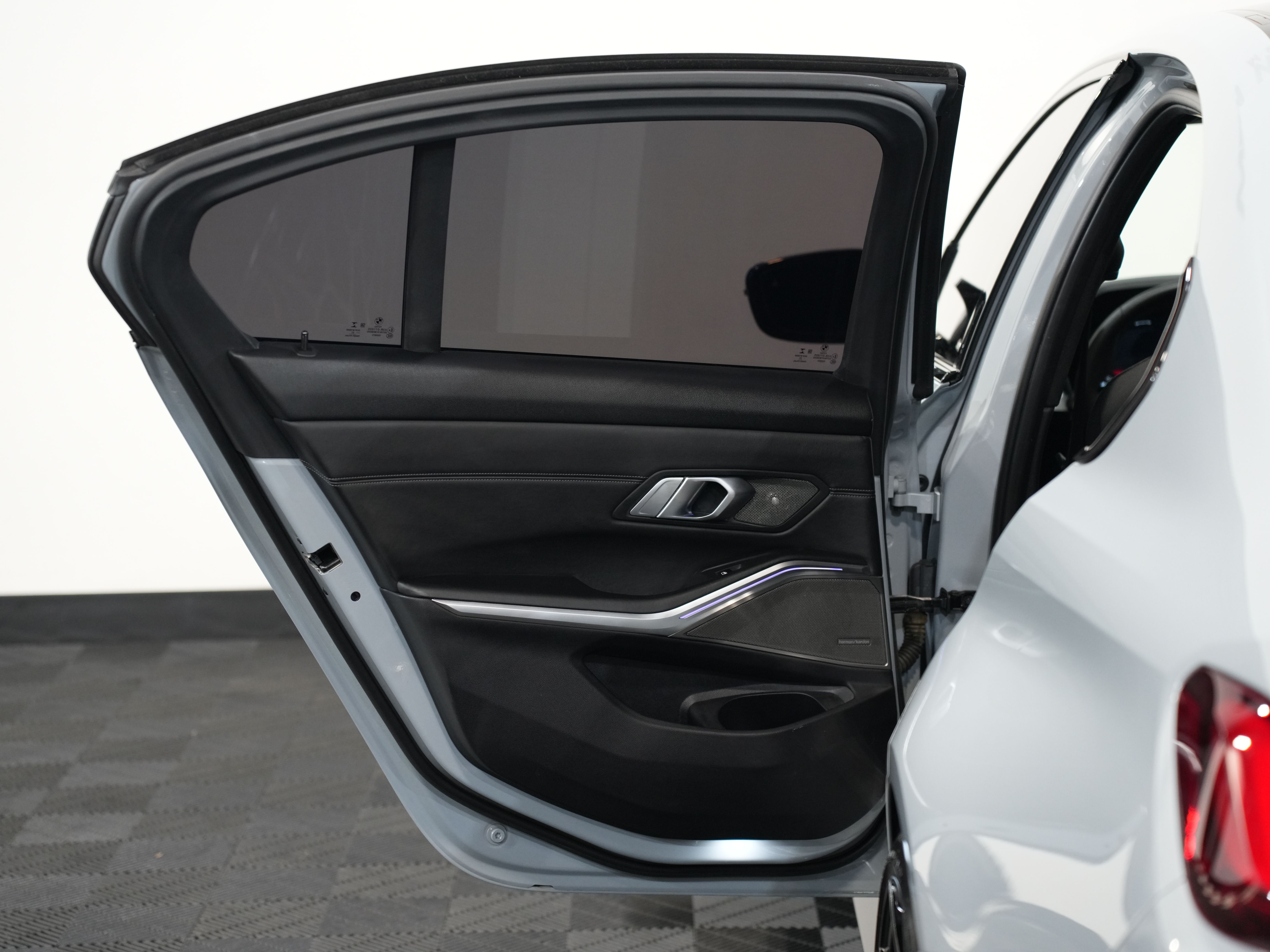 BROOKLYN GREY METALLIC, 2022 BMW M3 Image 28