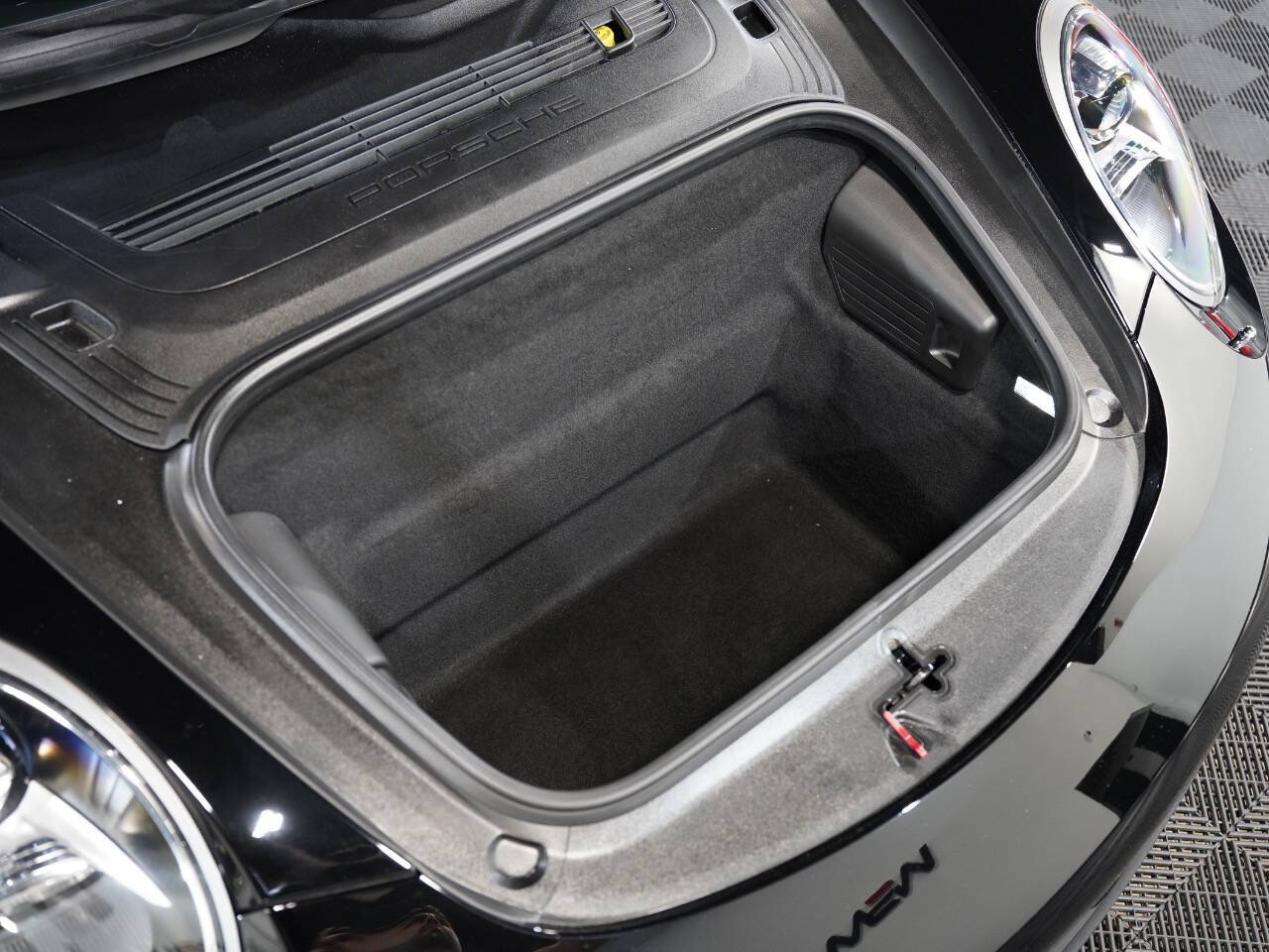 BLACK, 2013 PORSCHE 911 Image 39