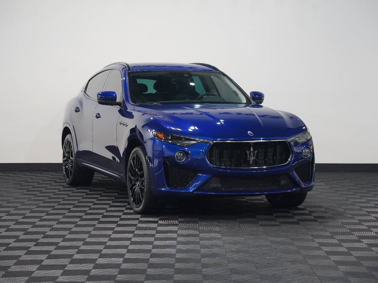 BLU EMOZIONE, 2019 MASERATI LEVANTE Image 5