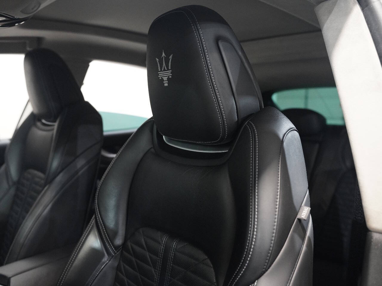 BLU EMOZIONE, 2019 MASERATI LEVANTE Image 31