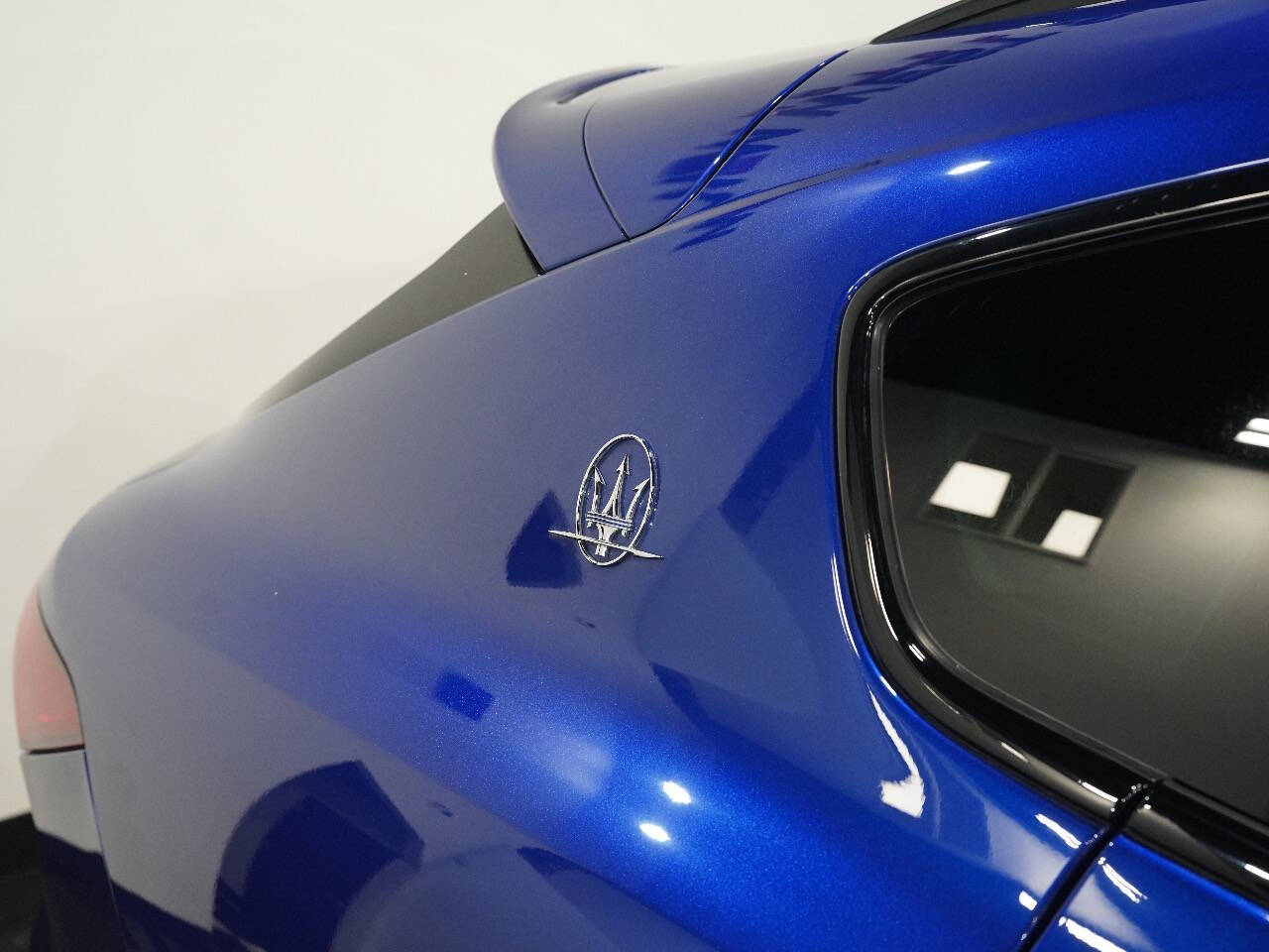 BLU EMOZIONE, 2019 MASERATI LEVANTE Image 16