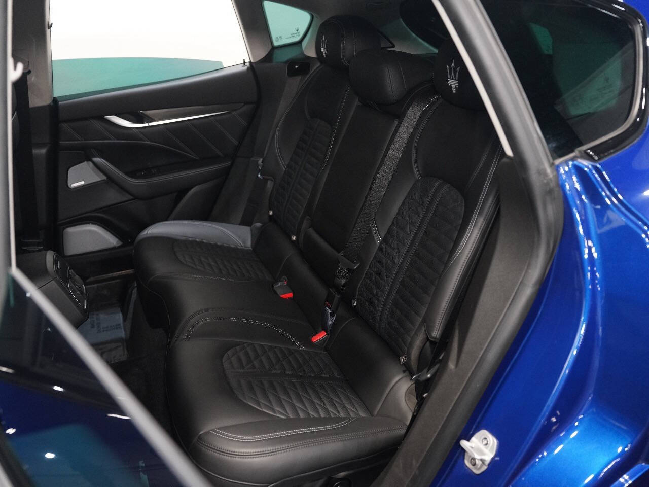 BLU EMOZIONE, 2019 MASERATI LEVANTE Image 40