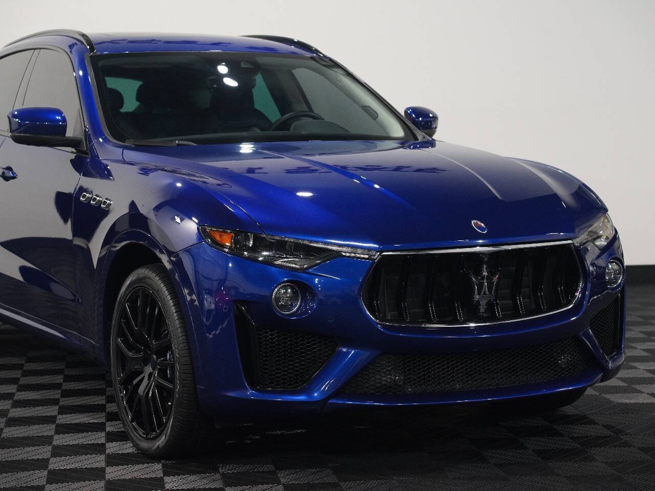 BLU EMOZIONE, 2019 MASERATI LEVANTE Image 9