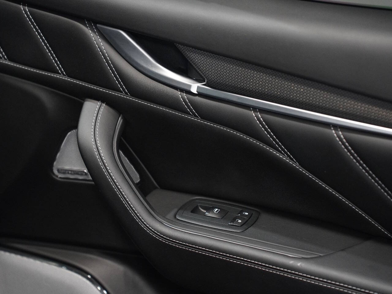 BLU EMOZIONE, 2019 MASERATI LEVANTE Image 26