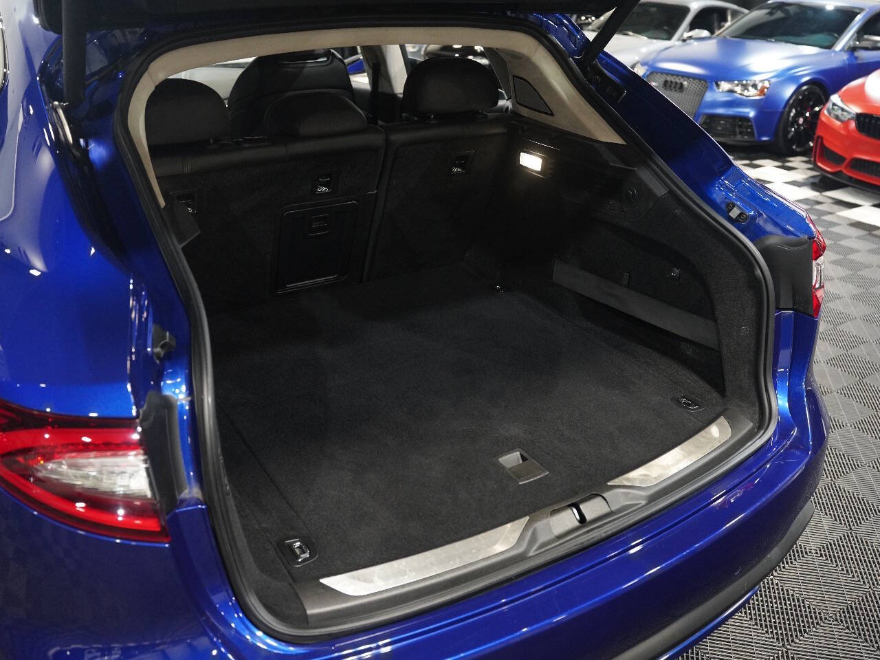 BLU EMOZIONE, 2019 MASERATI LEVANTE Image 56