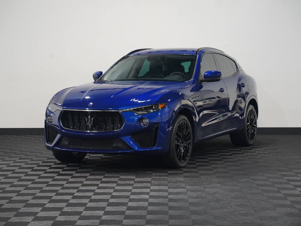 BLU EMOZIONE, 2019 MASERATI LEVANTE Image 3