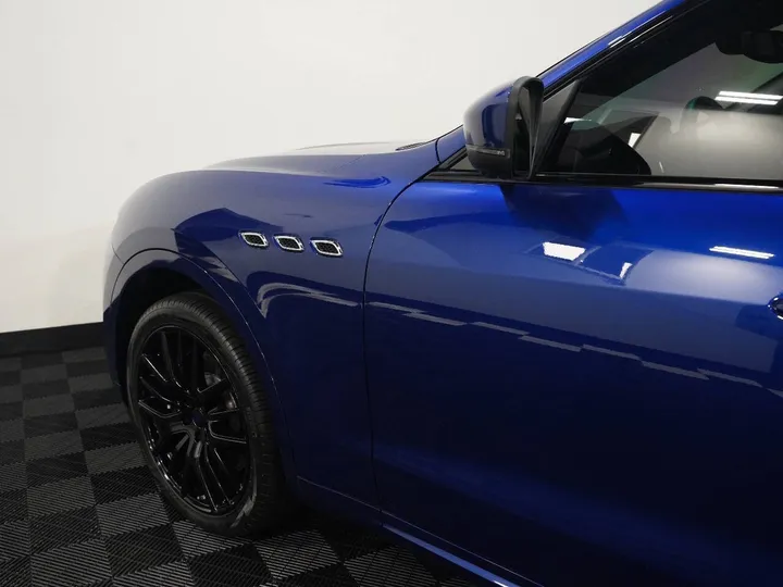 BLU EMOZIONE, 2019 MASERATI LEVANTE Image 22
