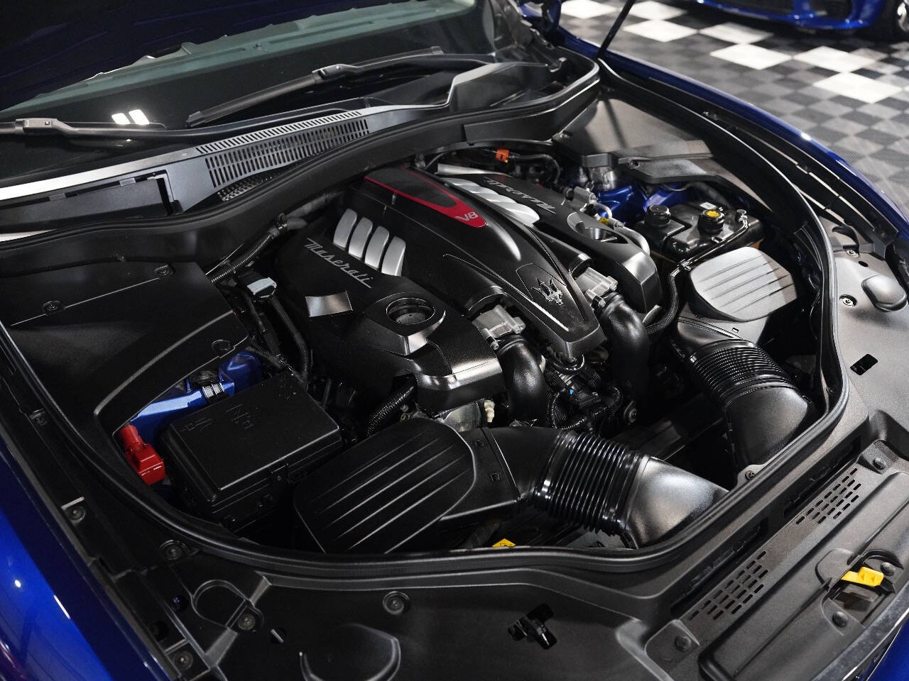 BLU EMOZIONE, 2019 MASERATI LEVANTE Image 52
