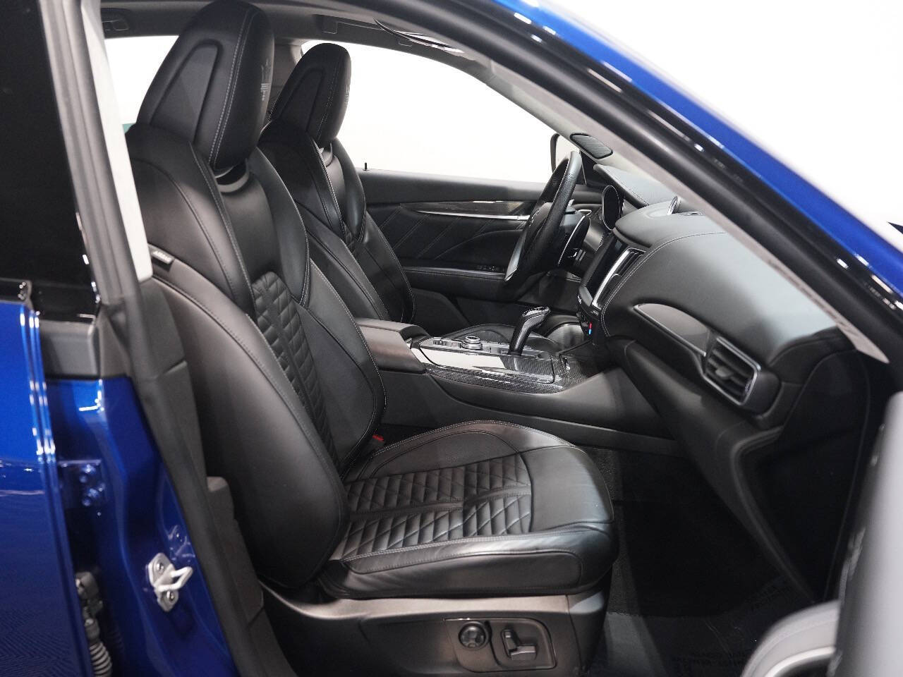 BLU EMOZIONE, 2019 MASERATI LEVANTE Image 36