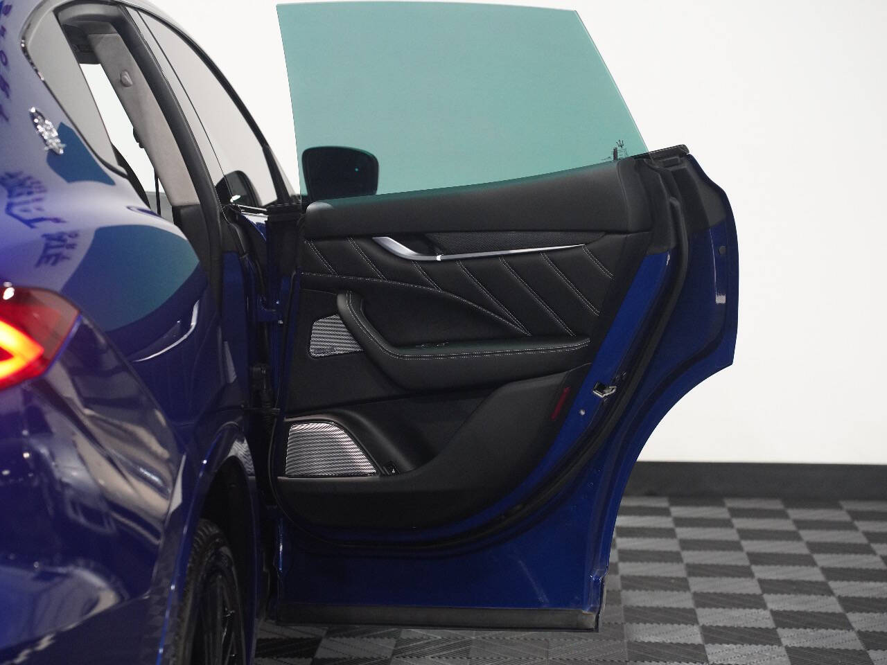 BLU EMOZIONE, 2019 MASERATI LEVANTE Image 27