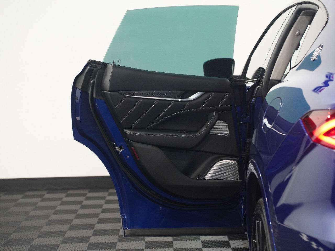 BLU EMOZIONE, 2019 MASERATI LEVANTE Image 29