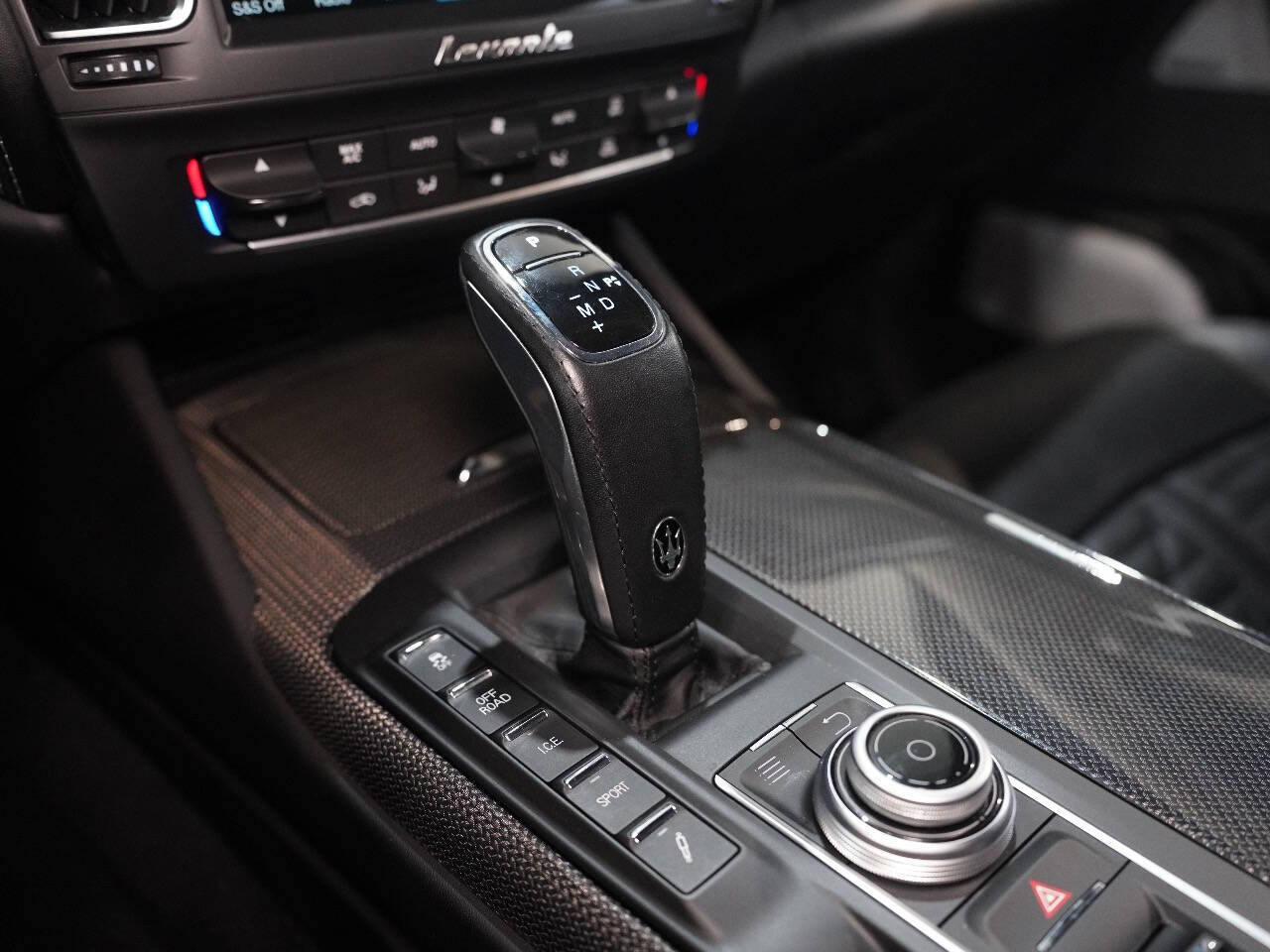 BLU EMOZIONE, 2019 MASERATI LEVANTE Image 50