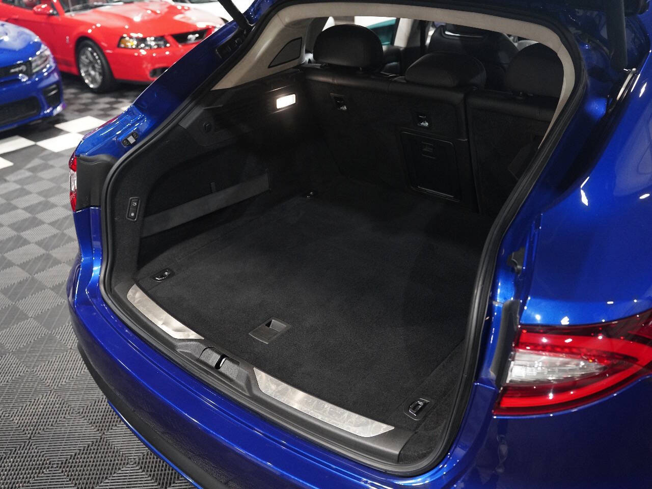 BLU EMOZIONE, 2019 MASERATI LEVANTE Image 58