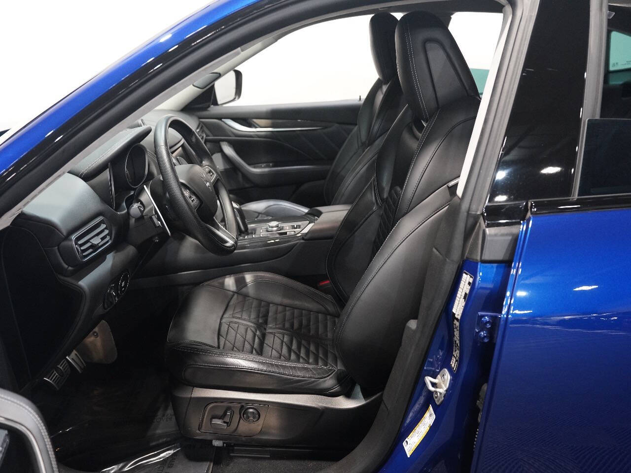BLU EMOZIONE, 2019 MASERATI LEVANTE Image 33