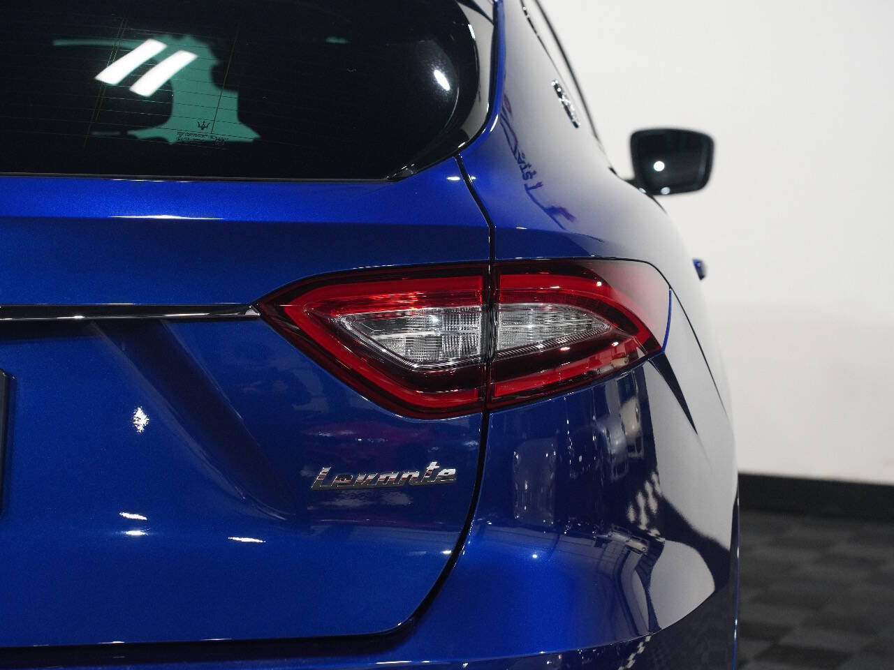 BLU EMOZIONE, 2019 MASERATI LEVANTE Image 19