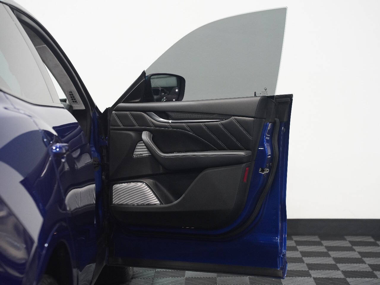 BLU EMOZIONE, 2019 MASERATI LEVANTE Image 25