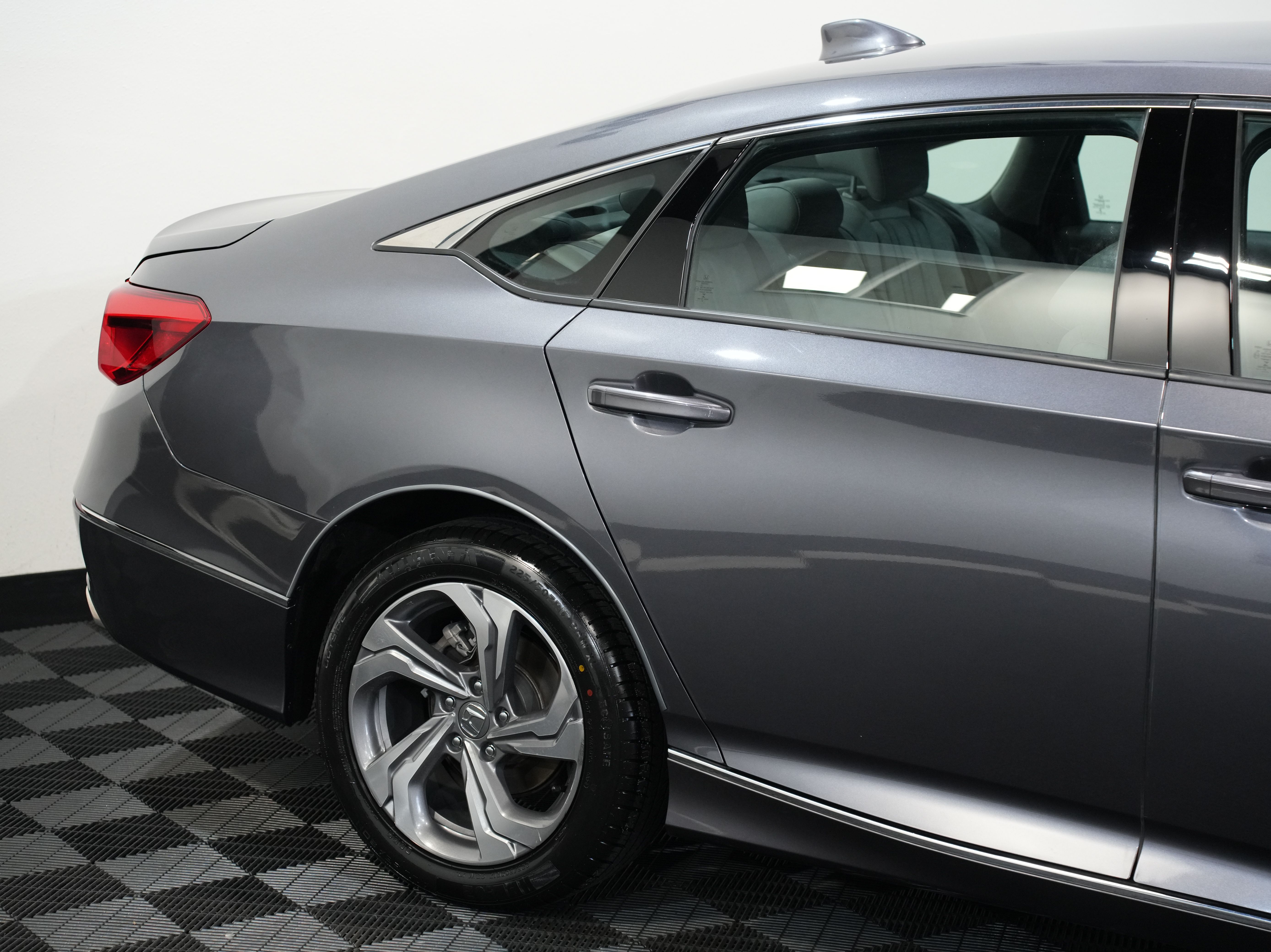 GRAY, 2018 HONDA ACCORD Image 14