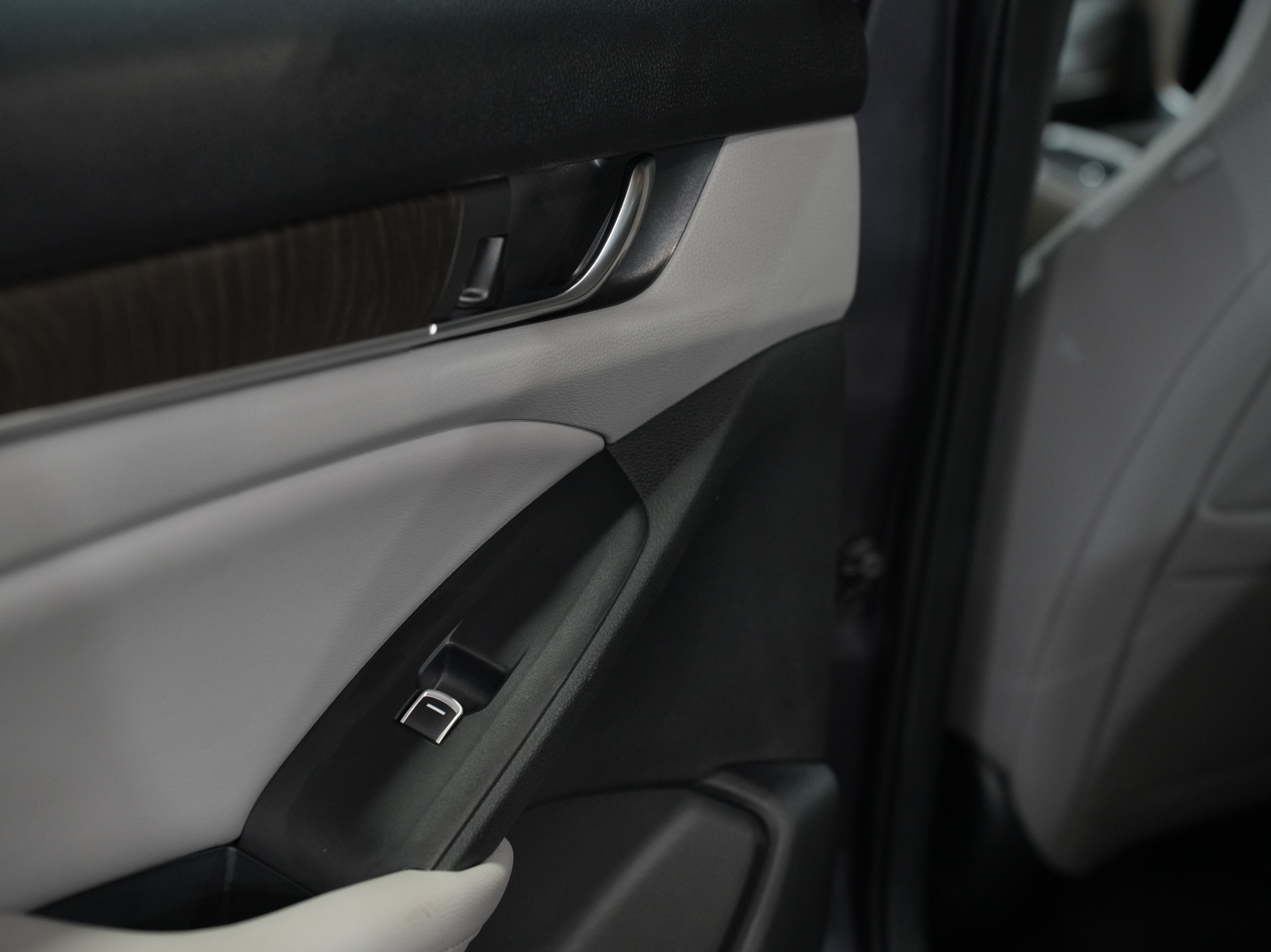 GRAY, 2018 HONDA ACCORD Image 24