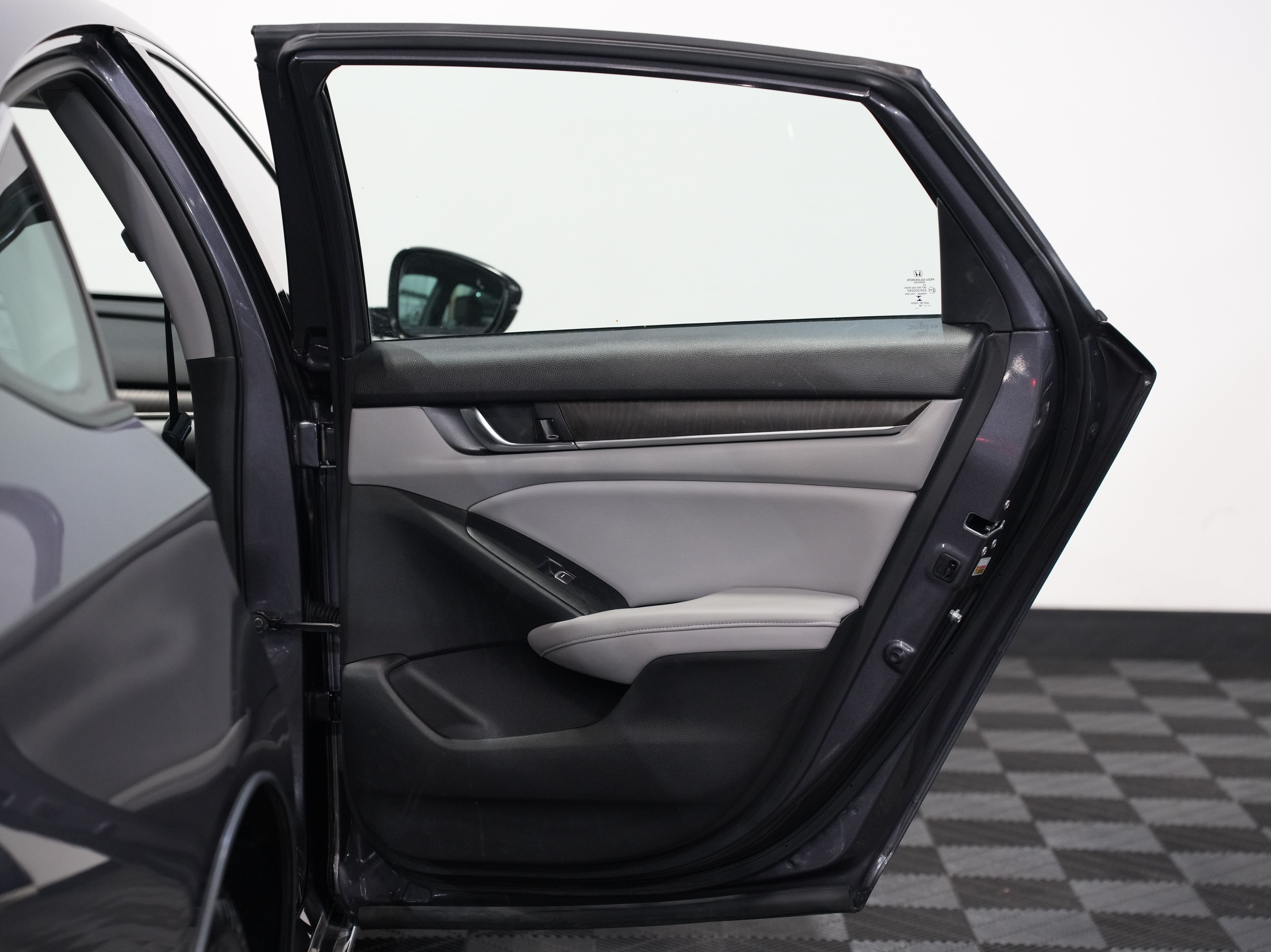 GRAY, 2018 HONDA ACCORD Image 25