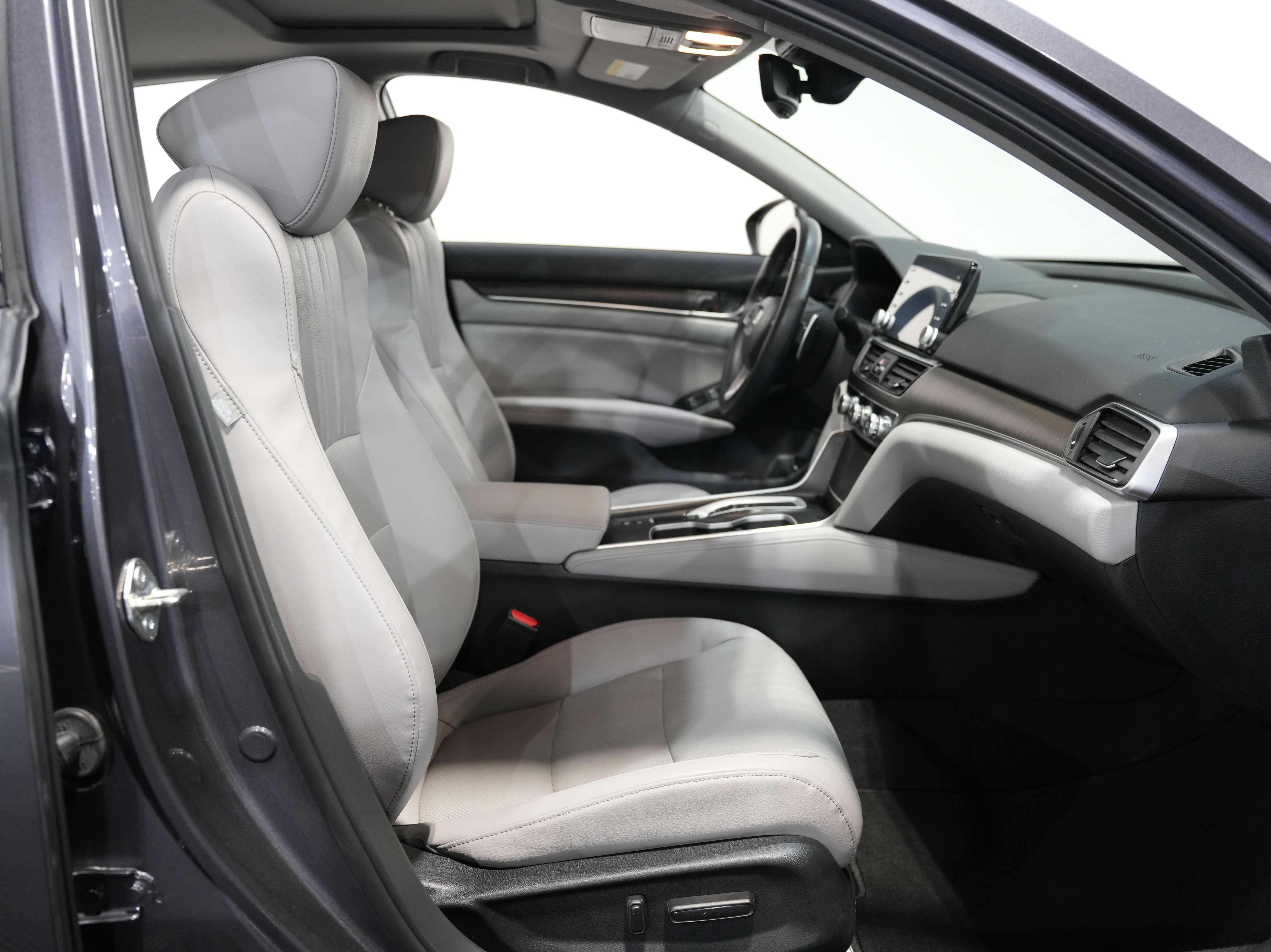 GRAY, 2018 HONDA ACCORD Image 31