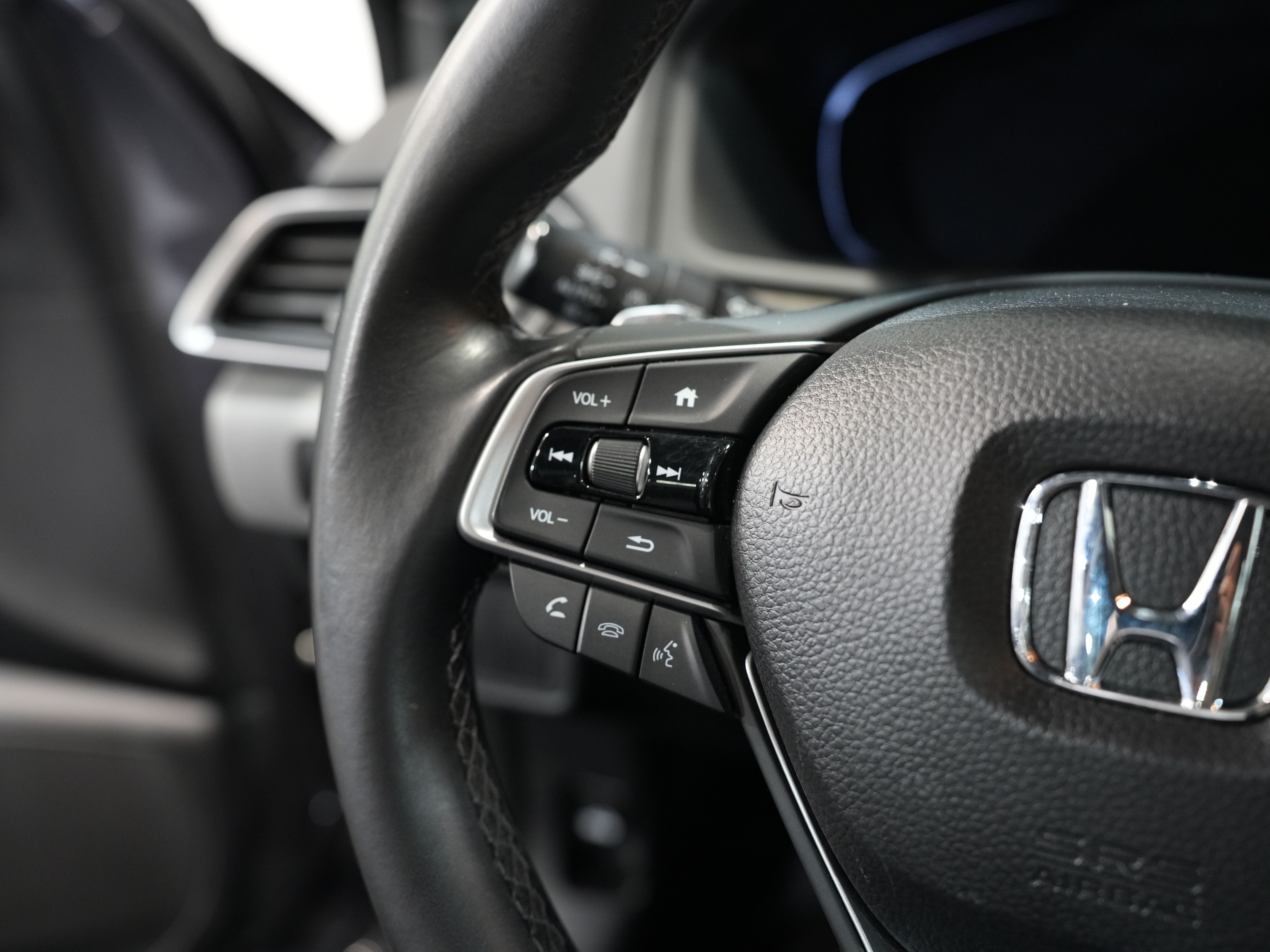 GRAY, 2018 HONDA ACCORD Image 38