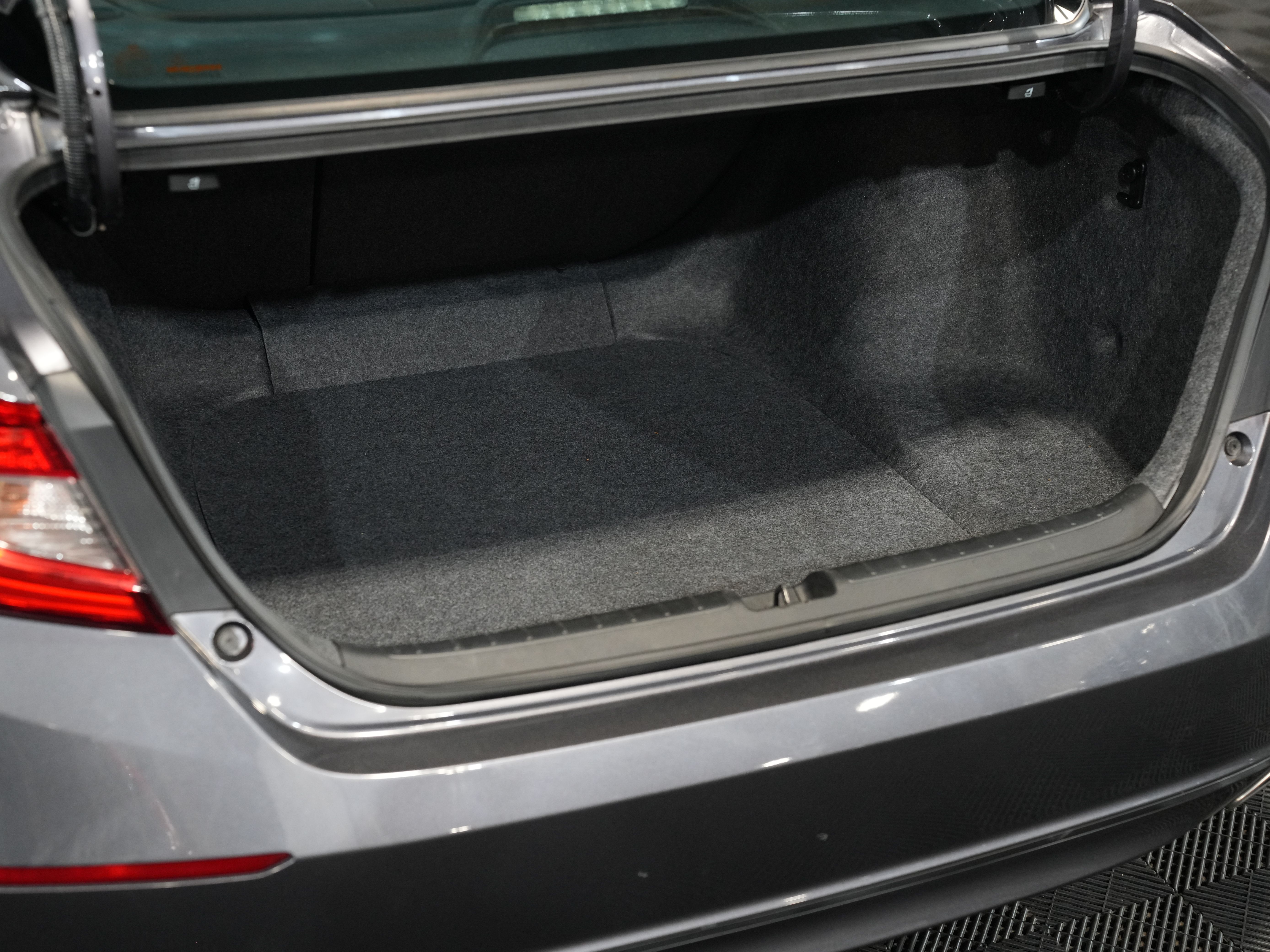 GRAY, 2018 HONDA ACCORD Image 47