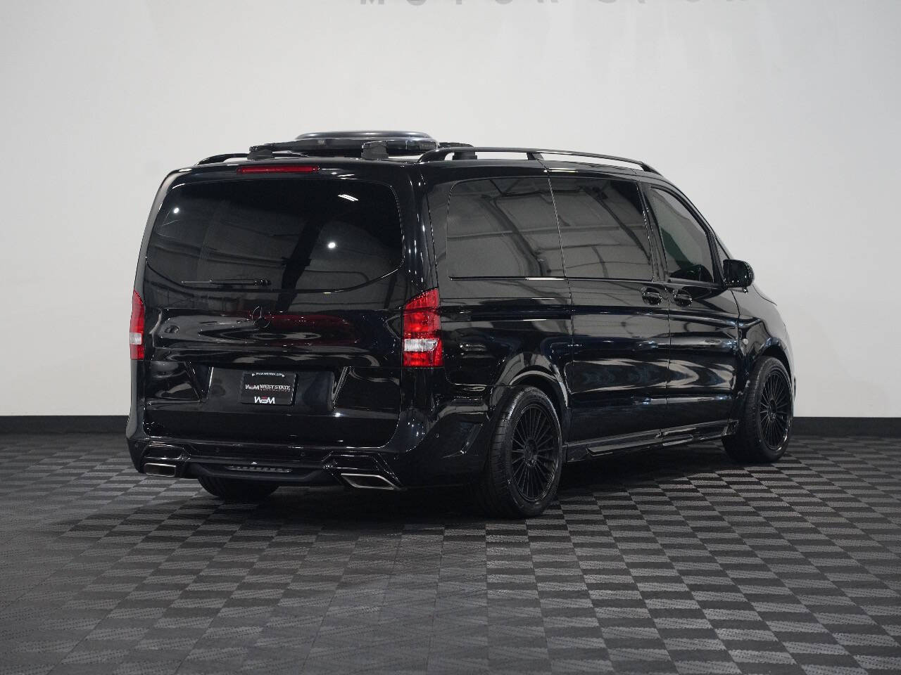 BLACK, 2017 MERCEDES-BENZ METRIS PASSENGER Image 6