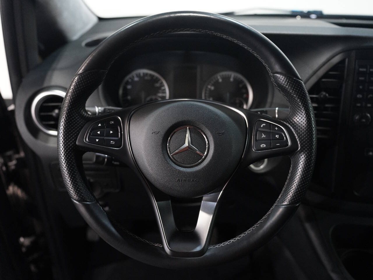 BLACK, 2017 MERCEDES-BENZ METRIS PASSENGER Image 23