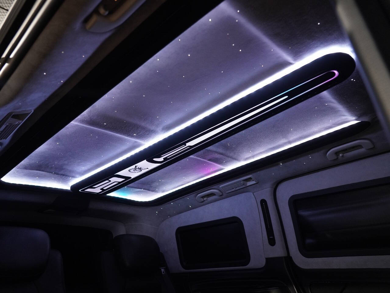 BLACK, 2017 MERCEDES-BENZ METRIS PASSENGER Image 40