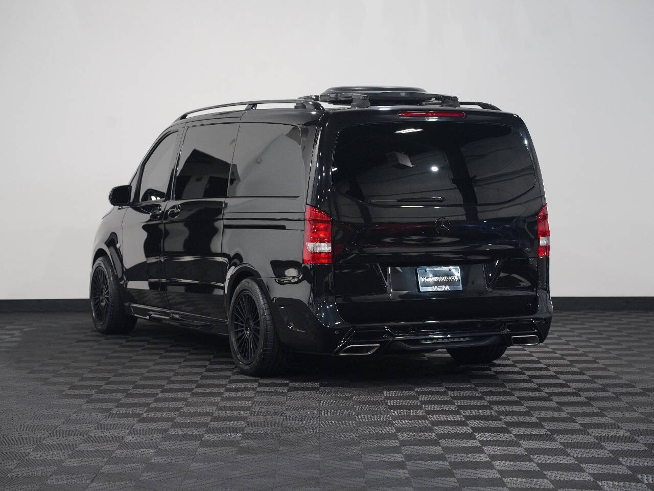 BLACK, 2017 MERCEDES-BENZ METRIS PASSENGER Image 8