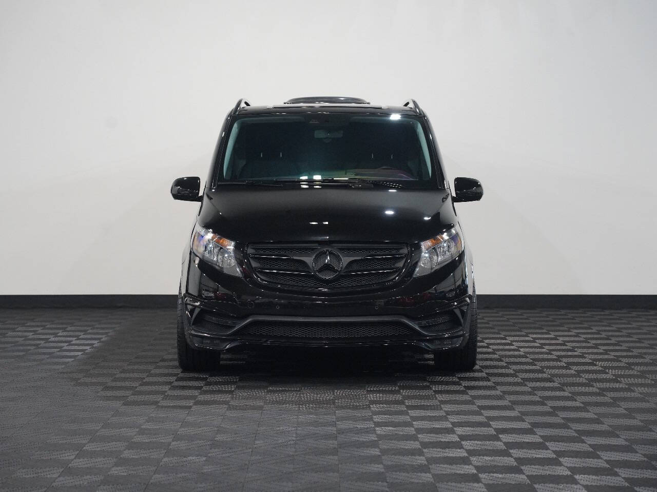 BLACK, 2017 MERCEDES-BENZ METRIS PASSENGER Image 4