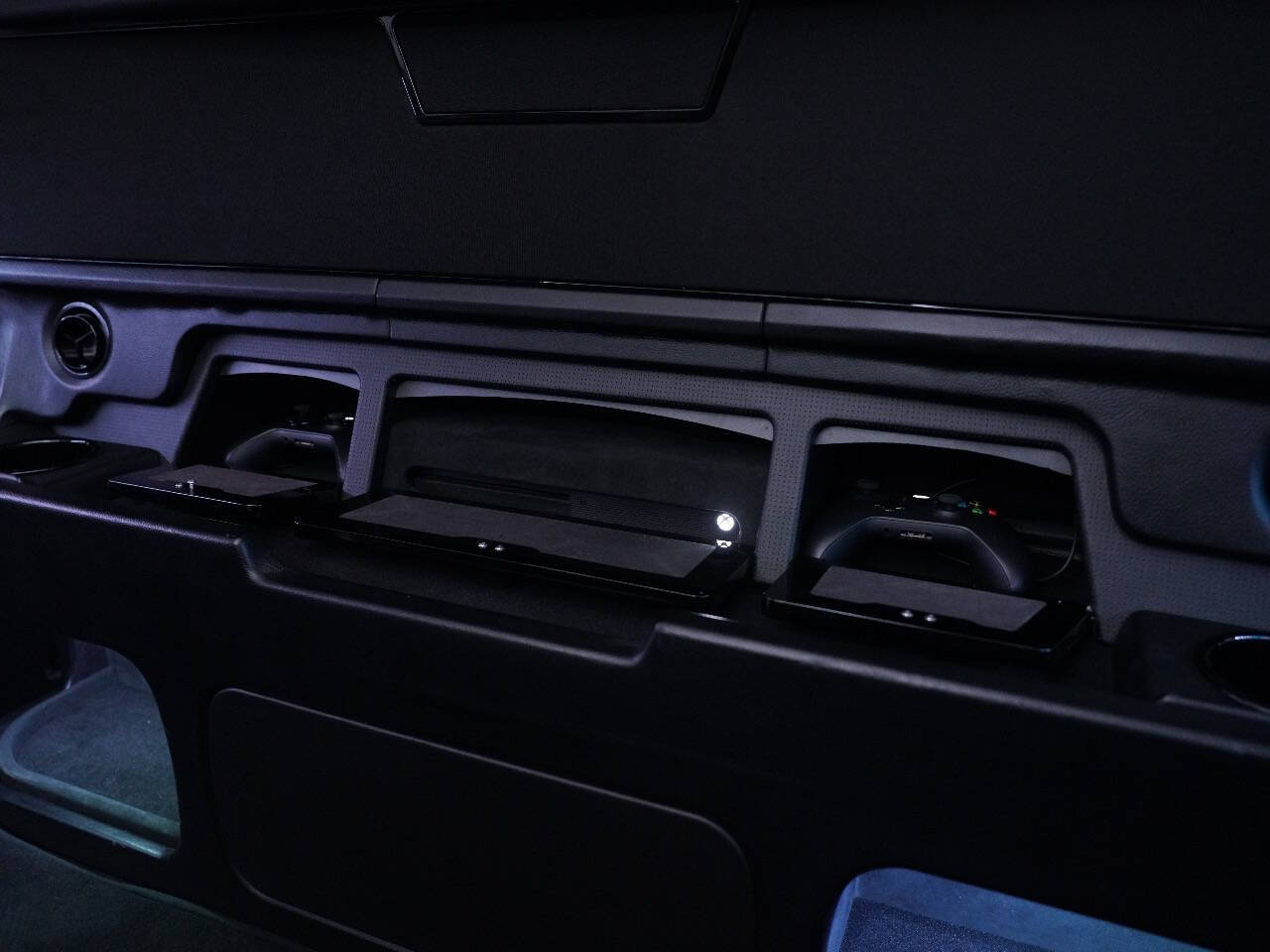 BLACK, 2017 MERCEDES-BENZ METRIS PASSENGER Image 47