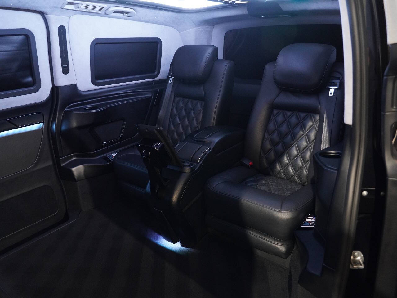 BLACK, 2017 MERCEDES-BENZ METRIS PASSENGER Image 49