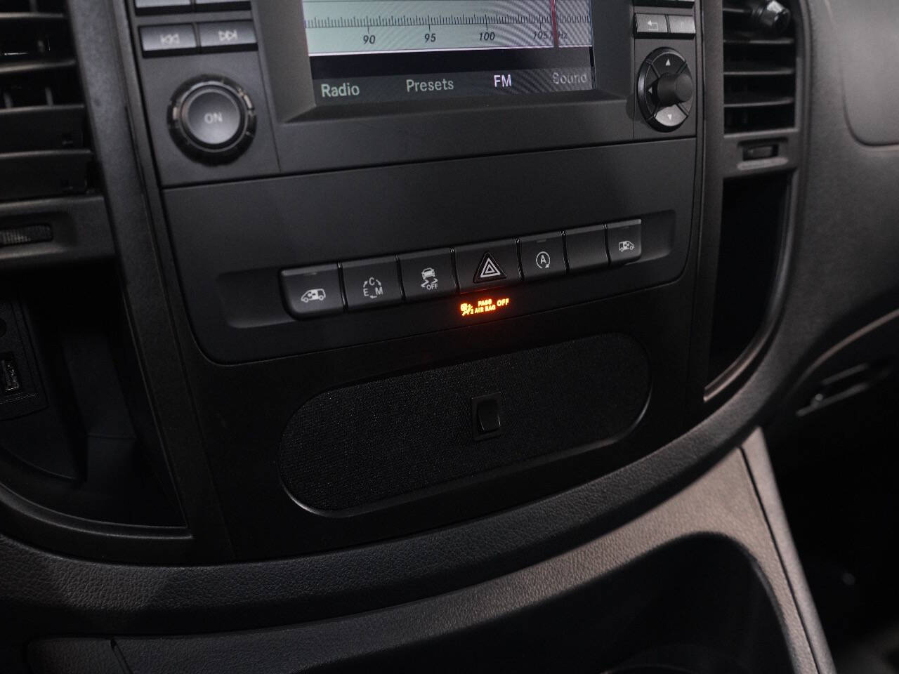 BLACK, 2017 MERCEDES-BENZ METRIS PASSENGER Image 28