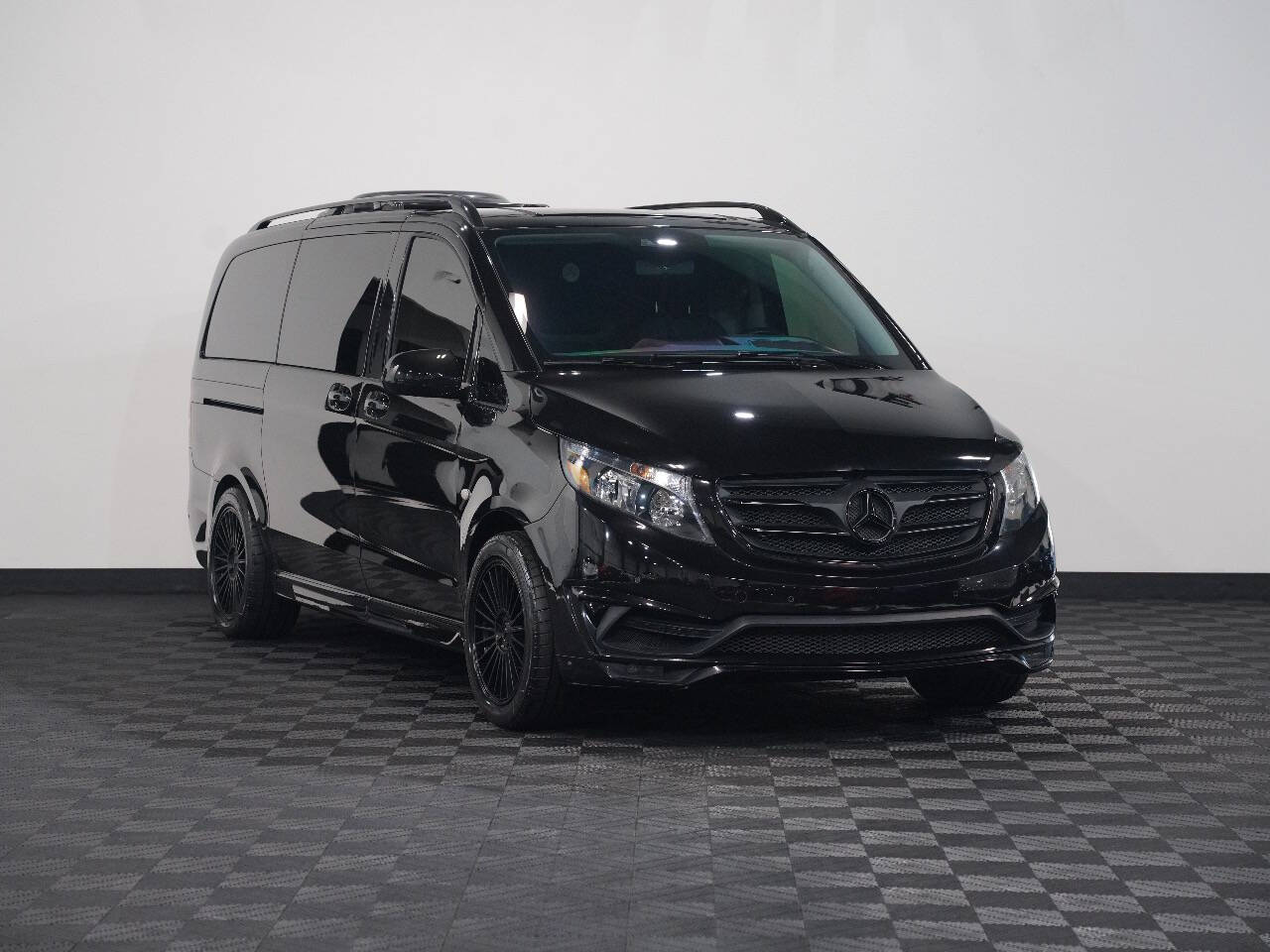 BLACK, 2017 MERCEDES-BENZ METRIS PASSENGER Image 5