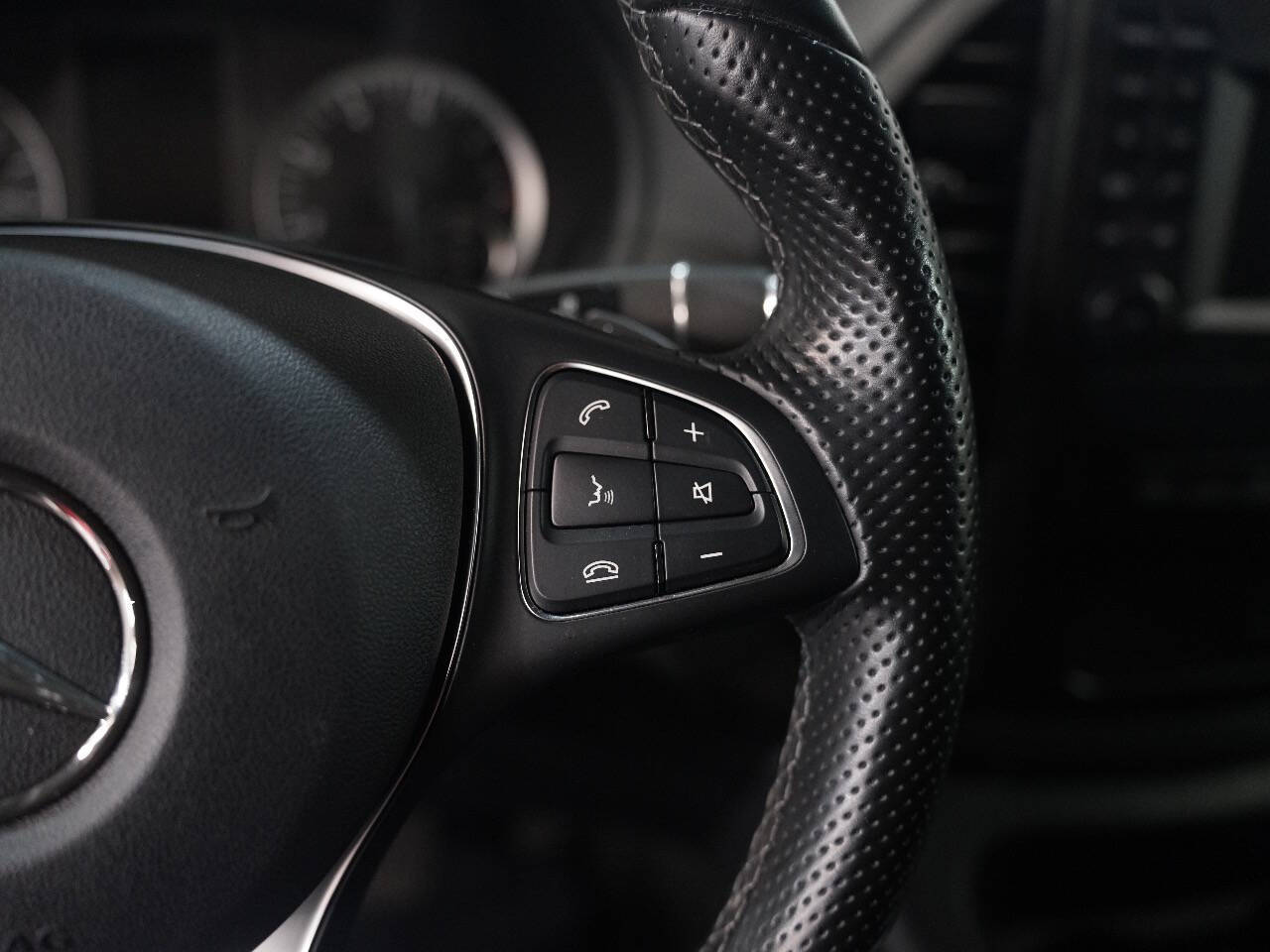 BLACK, 2017 MERCEDES-BENZ METRIS PASSENGER Image 25