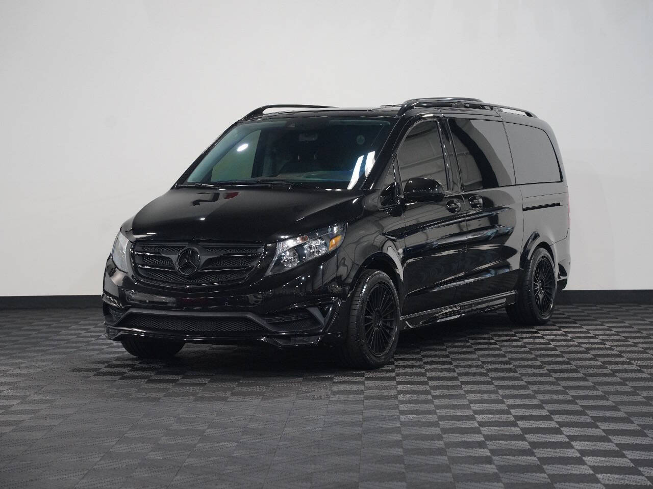 BLACK, 2017 MERCEDES-BENZ METRIS PASSENGER Image 3