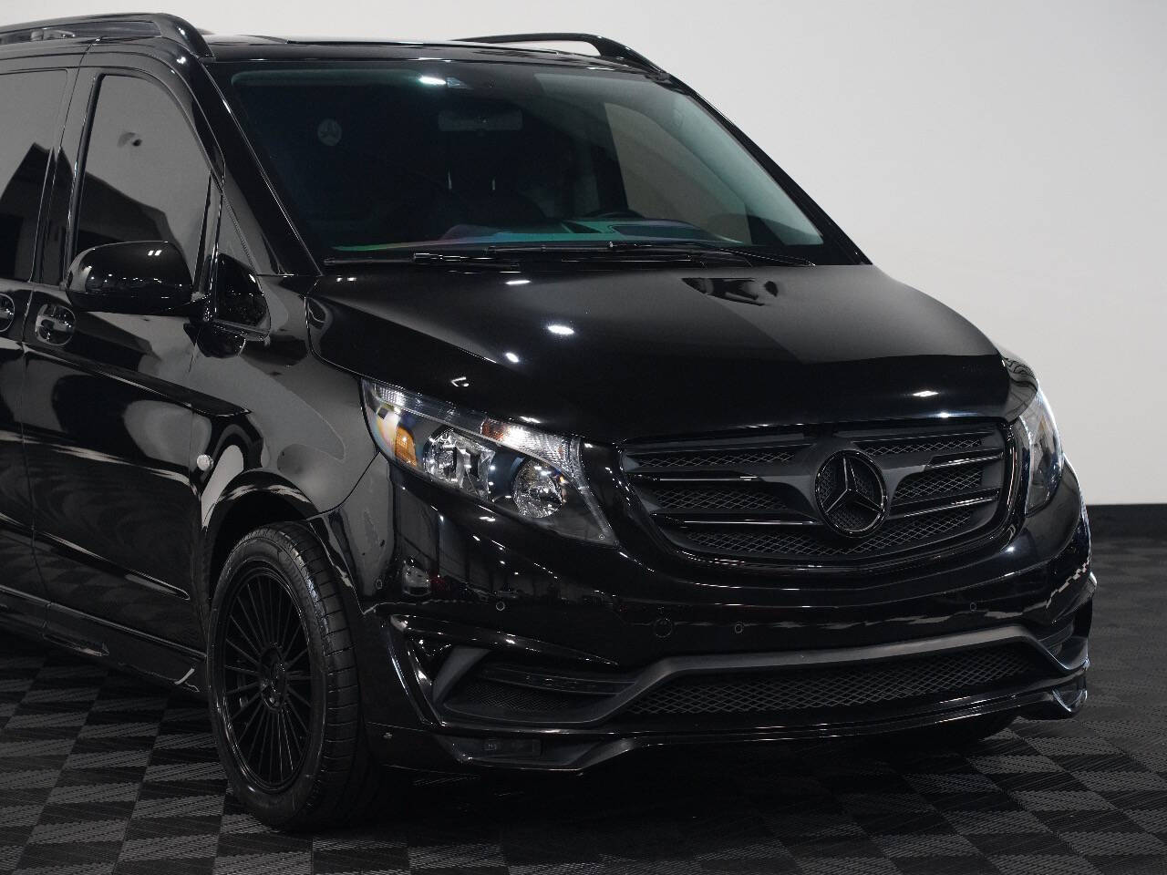 BLACK, 2017 MERCEDES-BENZ METRIS PASSENGER Image 9
