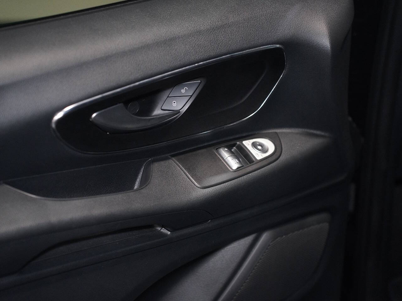 BLACK, 2017 MERCEDES-BENZ METRIS PASSENGER Image 20