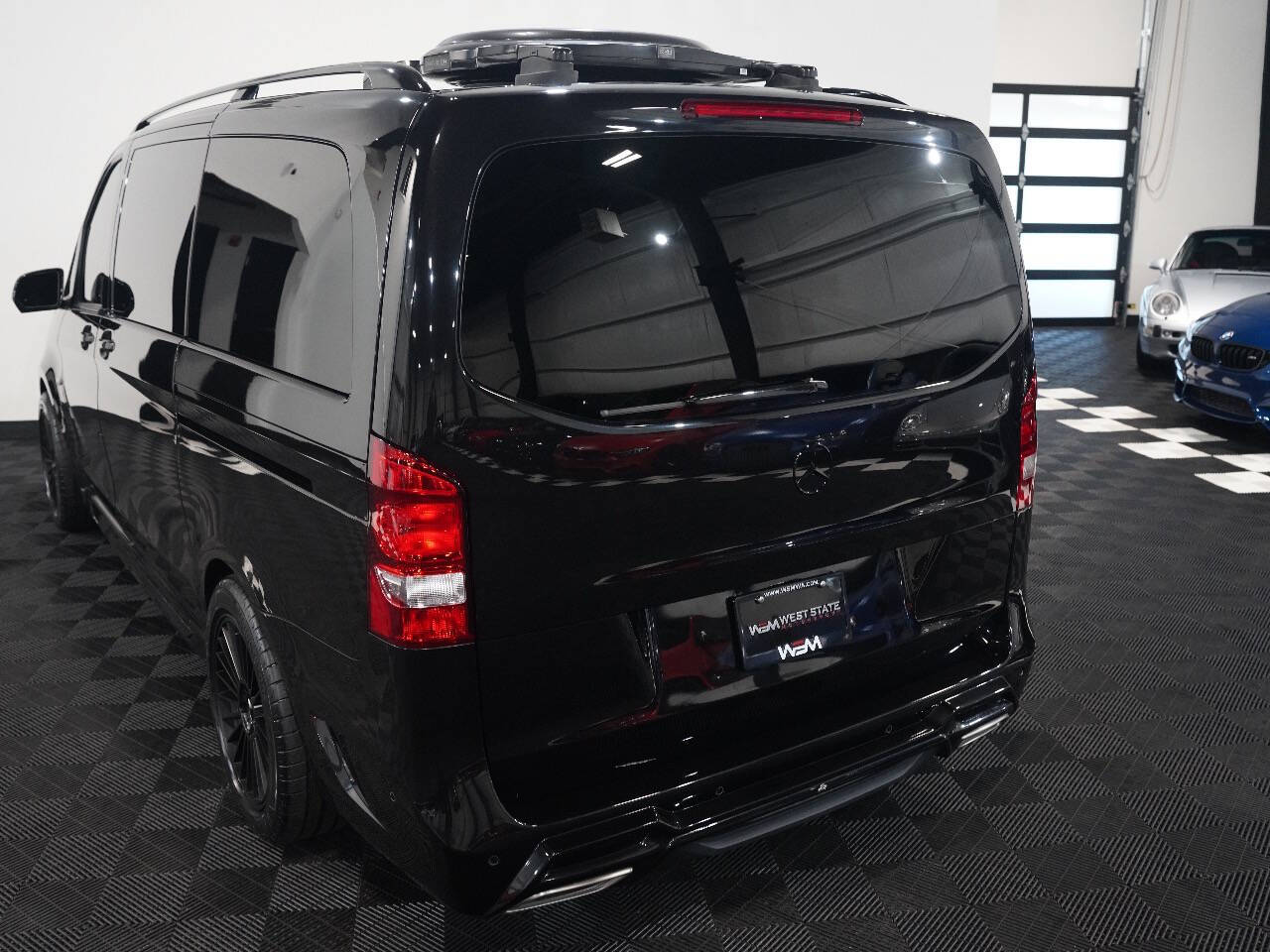 BLACK, 2017 MERCEDES-BENZ METRIS PASSENGER Image 17