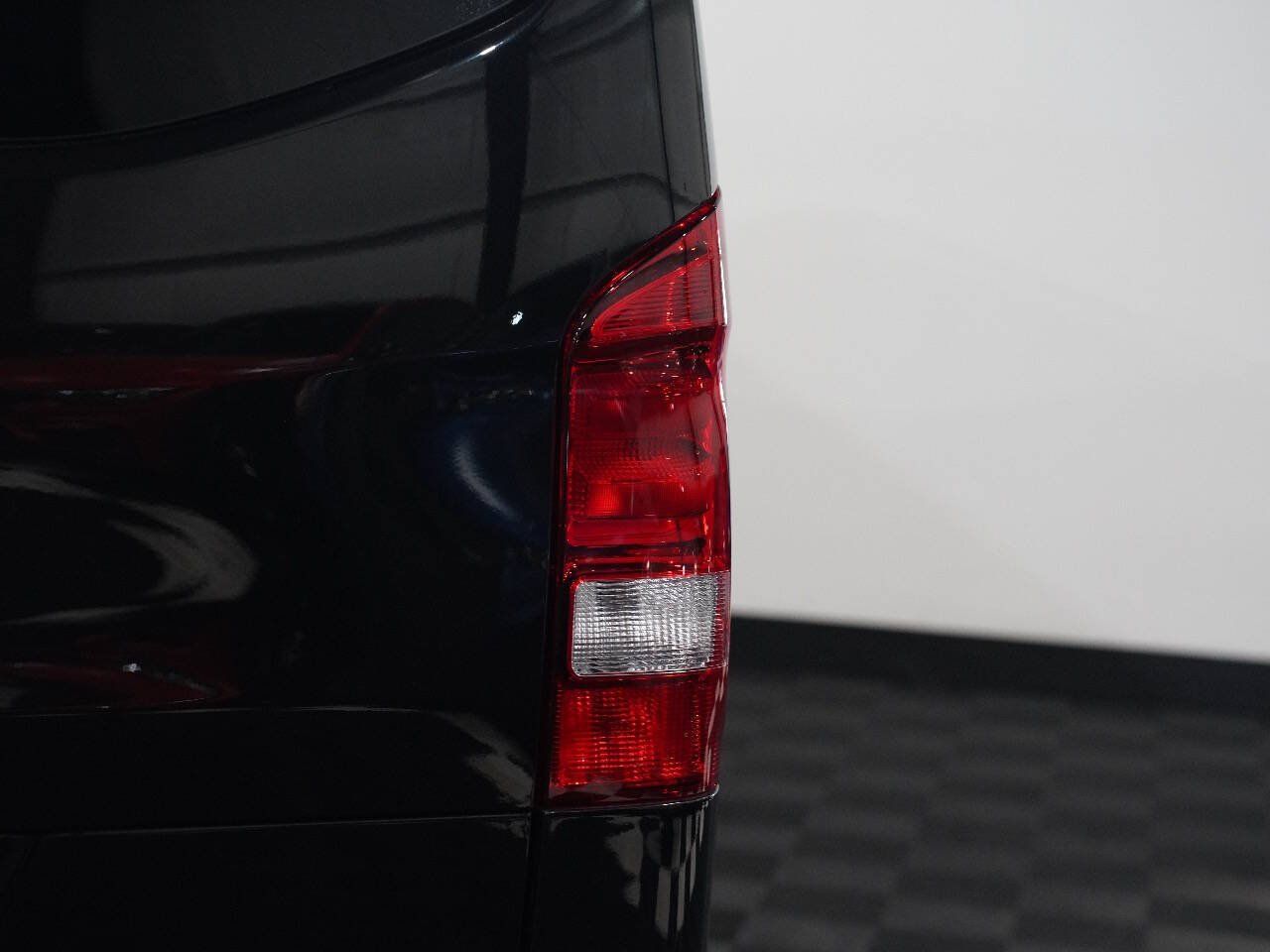 BLACK, 2017 MERCEDES-BENZ METRIS PASSENGER Image 15