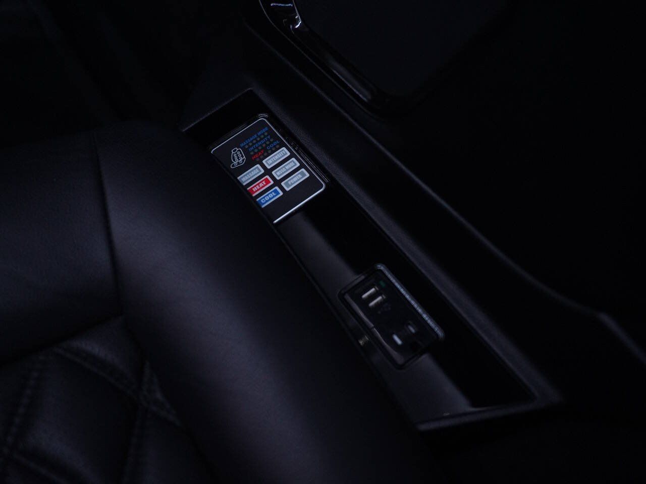 BLACK, 2017 MERCEDES-BENZ METRIS PASSENGER Image 37