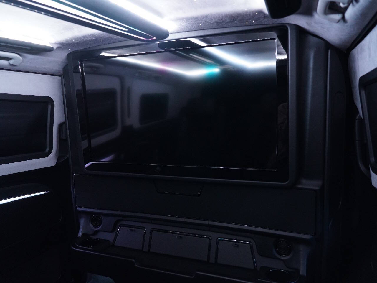 BLACK, 2017 MERCEDES-BENZ METRIS PASSENGER Image 44
