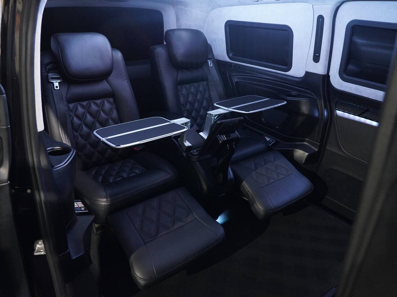 BLACK, 2017 MERCEDES-BENZ METRIS PASSENGER Image 33