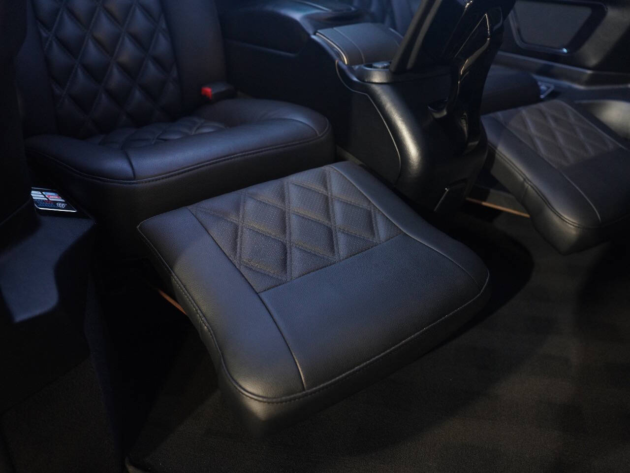 BLACK, 2017 MERCEDES-BENZ METRIS PASSENGER Image 35